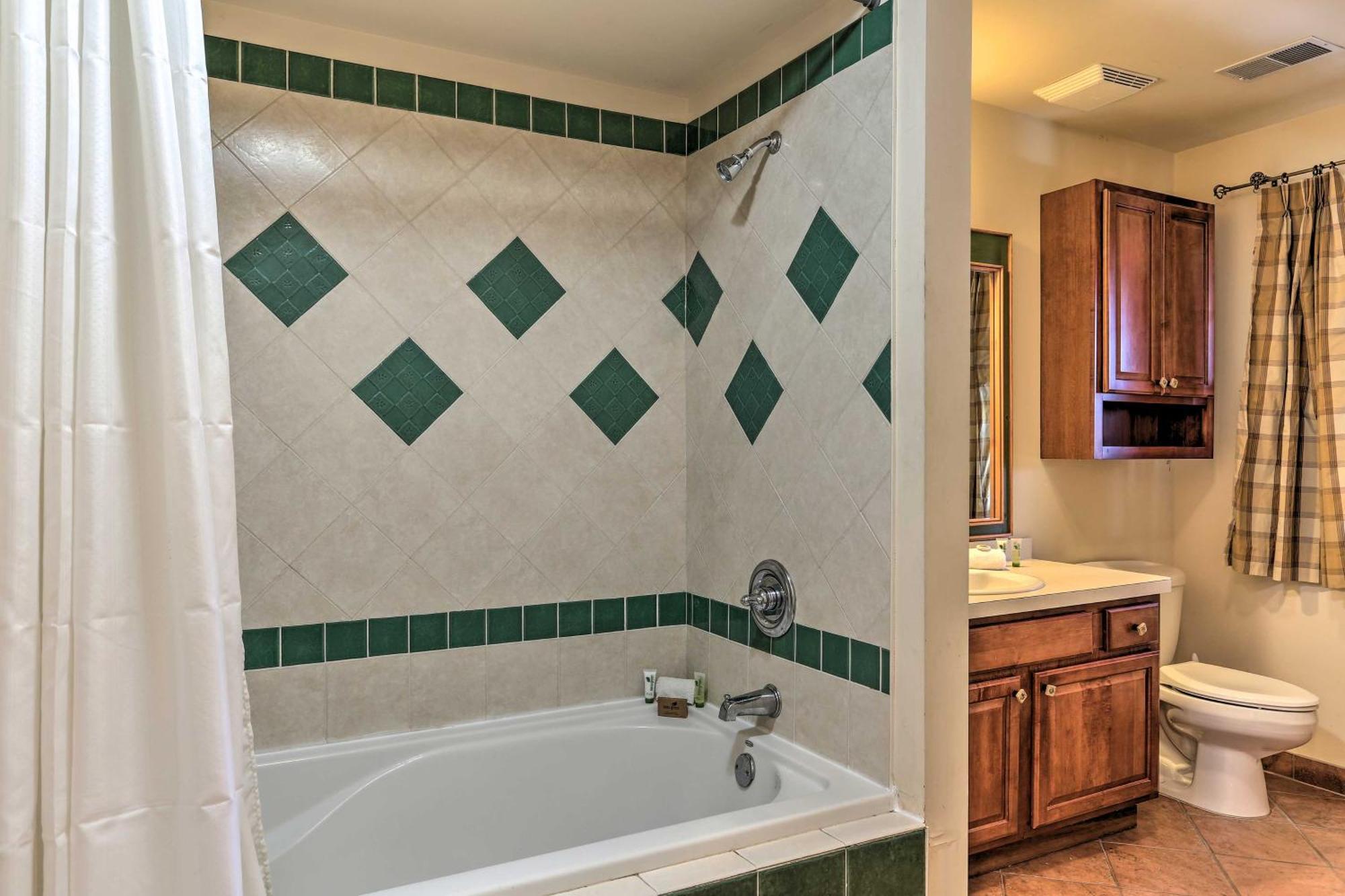 Cozy Condo in Mtn Creek Resort, Near Ski Slopes! Vernon Esterno foto
